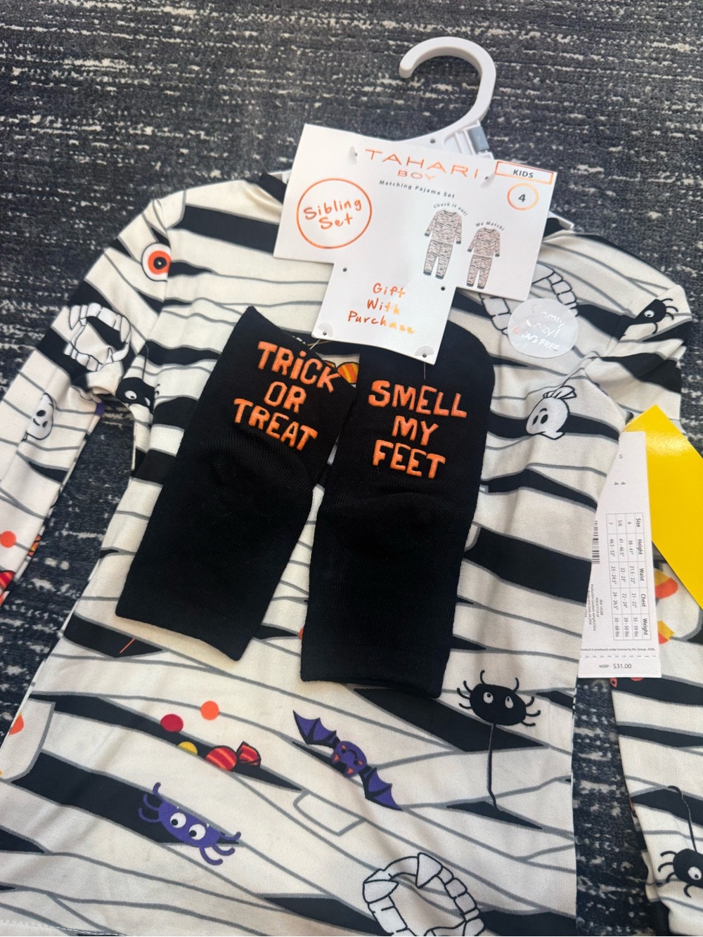 Tahari Halloween pajama set